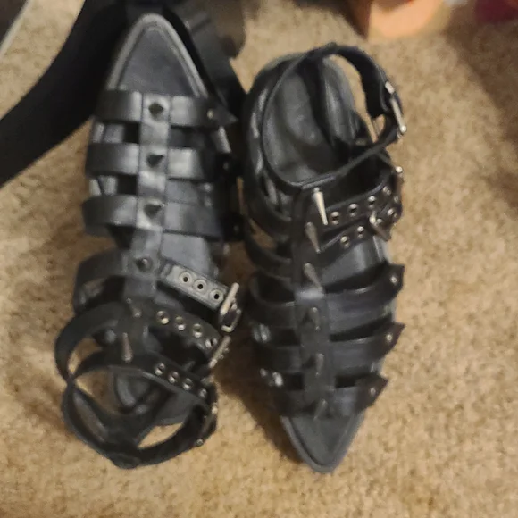 Shoes - Picture 3 of 7